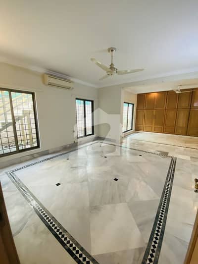 F-7 Beautiful House For Rent