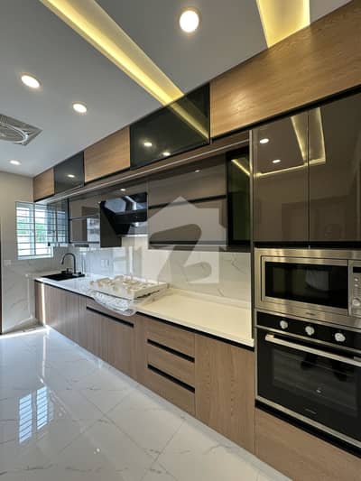 10 Marla Brand New House For Sale