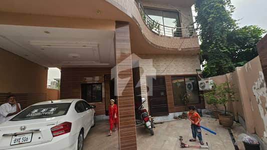 سبزہ زار سکیم ۔ بلاک ڈی سبزہ زار سکیم,لاہور میں 4 کمروں کا 10 مرلہ مکان 3.6 کروڑ میں برائے فروخت۔