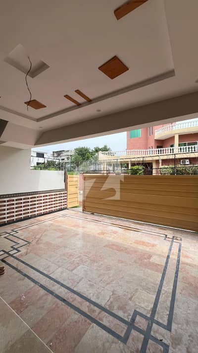 8 Marla Triple-Storey House For Rent 8 Marla Triple-Storey House For Rent