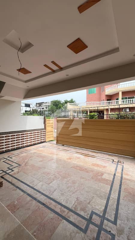 8 Marla Triple-Storey House For Rent 8 Marla Triple-Storey House For Rent