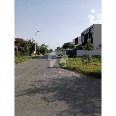 1 Kanal Premium Location Plot, Close by McDonald, Surrounding Beautiful House 1 Kanal Premium Location Plot, Close by McDonald, Surrounding Beautiful House