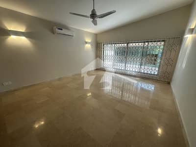 ایف ۔ 7 اسلام آباد میں 5 کمروں کا 2 کنال مکان 65.0 کروڑ میں برائے فروخت۔