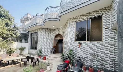 PRIME LOCATION ONE KANAL SINGLE STOREY HOUSE FACING PARK IS AVAILABLE FOR SALE. GOOD LOOKING AND BEST LOCATION. PRIME LOCATION ONE KANAL SINGLE STOREY HOUSE FACING PARK IS AVAILABLE FOR SALE. GOOD LOOKING AND BEST LOCATION.
