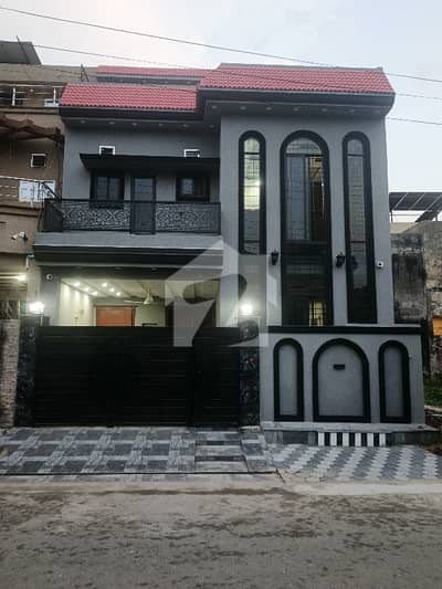 ایڈن بولیوارڈ ہاؤسنگ سکیم کالج روڈ,لاہور میں 5 کمروں کا 5 مرلہ مکان 2.65 کروڑ میں برائے فروخت۔