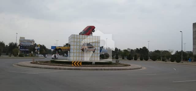 5 MARLA SUPER HOT LOCATION COMMERCIAL PLOT FOR SALE IN QUAID BLOCK