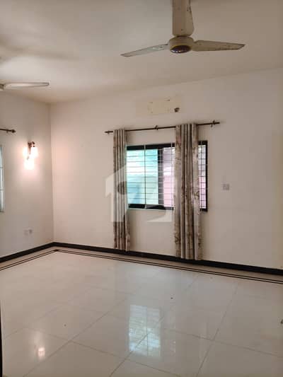 Fully Renovated Apartment for Sale iin 3 Bed DD | 1800 Sq. Ft. | West OpenBeautiful Tile & Wooden FlooringServant Quarter with Attached BathroomPrime Location | Secure & Family-Friendly CommunityDemand: 6 Crore 75 Lakh | Contact: 0300-2022089