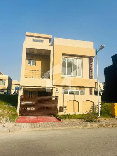 5 MARLA BRAND NEW ULTRA LUXURY DOUBLE HEIGHTED LOBBY HOUSE FOR SALE GOOD MOST PRIME LOCATION GOOD CONSTRUCTION