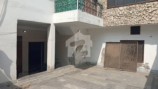Spacious 5 Marla House Available For Rent In Saeed Colony - New Garden Block