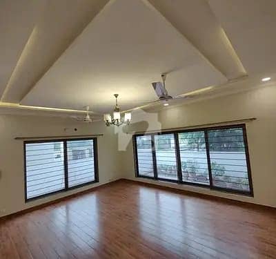 Highly-Coveted 1000 Square Yards House Is Available In Clifton - Block 5 For Rent Highly-Coveted 1000 Square Yards House Is Available In Clifton - Block 5 For Rent
