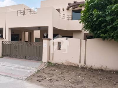 عسکری 10 عسکری,لاہور میں 4 کمروں کا 10 مرلہ مکان 5.95 کروڑ میں برائے فروخت۔