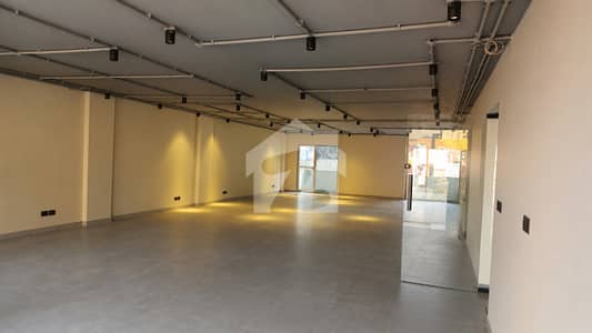 ڈی ایچ اے فیز 2 ایکسٹینشن ڈی ایچ اے ڈیفینس,کراچی میں 8 مرلہ Studio عمارت 35.0 کروڑ میں برائے فروخت۔