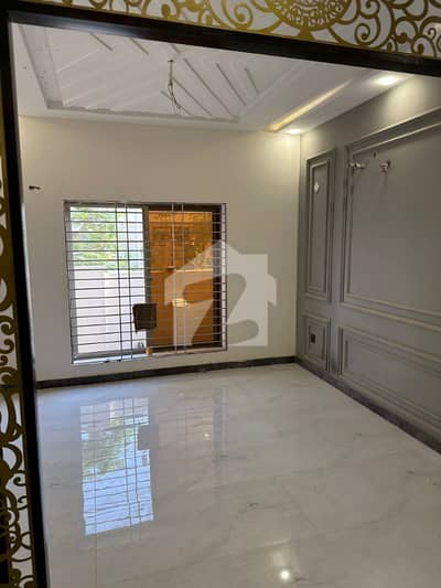 3Bed DDL 125 sq yd Villa FOR SALE at Precicnt-11B (All Amenities Nearby) Heighted Location Investor Rates