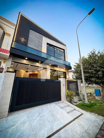 5 Marla Ultra Modern Design Luxuray Top Quality A Prime Location In DHA Defence - Must Be See
