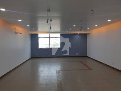 ڈی ایچ اے فیز 6 ڈی ایچ اے ڈیفینس,کراچی میں 4 مرلہ Studio عمارت 8.95 لاکھ میں کرایہ پر دستیاب ہے۔