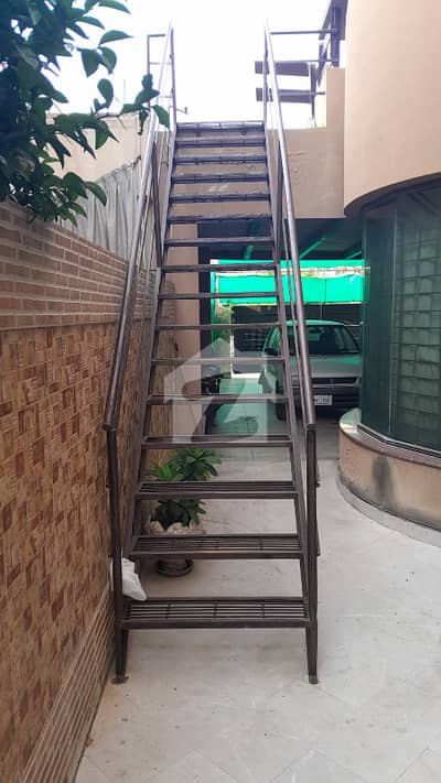 1 kanal upper portion available for rent in DHA Phase 5 E Block 1 kanal upper portion available for rent in DHA Phase 5 E Block