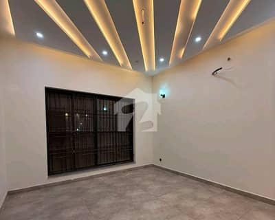 In Model Town - Block A Of Multan, A 10 Marla House Is Available