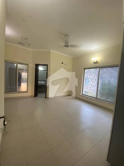 235sq yd 3 Bedrooms Luxury Villa is Available FOR RENT. 10km from Entrance of BTK. 3 Bed DDL 1 Kitchen