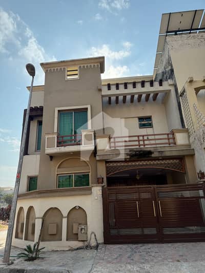 بحریہ ٹاؤن فیز 8 بحریہ ٹاؤن راولپنڈی,راولپنڈی میں 4 کمروں کا 5 مرلہ مکان 2.05 کروڑ میں برائے فروخت۔ بحریہ ٹاؤن فیز 8 بحریہ ٹاؤن راولپنڈی,راولپنڈی میں 4 کمروں کا 5 مرلہ مکان 2.05 کروڑ میں برائے فروخت۔