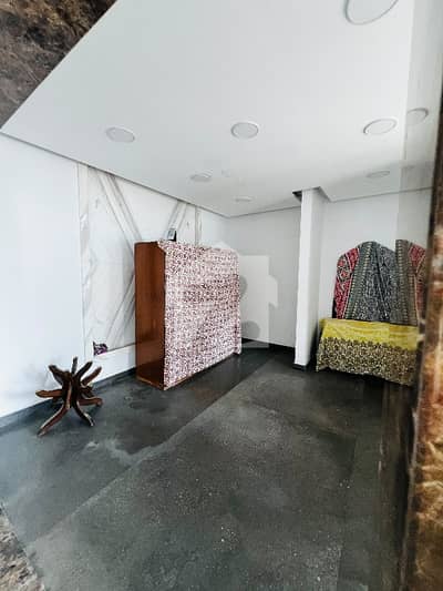 clifton block 4 550 yards bungalow for rent on most demanding location 4 bedrooms