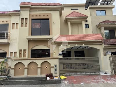 بحریہ ٹاؤن فیز 8 بحریہ ٹاؤن راولپنڈی,راولپنڈی میں 5 کمروں کا 7 مرلہ مکان 3.45 کروڑ میں برائے فروخت۔