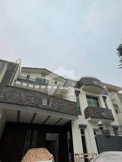 10 Marla House Available For Sale
