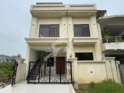 ایم پی سی ایچ ایس ۔ ملٹی گارڈنز بی ۔ 17,اسلام آباد میں 5 کمروں کا 6 مرلہ مکان 2.4 کروڑ میں برائے فروخت۔