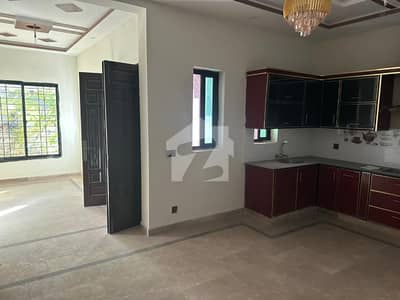 2 MARLA TRIPLE STORY HOUSE FOR SALE IN HIGHCOURT PHASE 2 COLLEGE ROAD LAHORE BIJLI PANI AVAILABLE READY TO POSSESSION ALL FACILITY AVAILABLE RENT INCOME IN COMING 50K AROUND