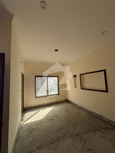 2 MARLA TRIPLE STORY HOUSE FOR SALE IN HIGHCOURT PHASE 2 COLLEGE ROAD LAHORE BIJLI PANI AVAILABLE READY TO POSSESSION ALL FACILITY AVAILABLE RENT INCOME IN COMING 50K AROUND