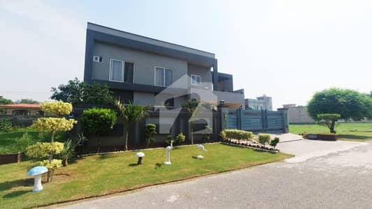 1 Kanal Plot NEAR PARK & MASJID & COMMERCIAL & MAIN BOULEVARD Available For sale In AWT PHASE 2