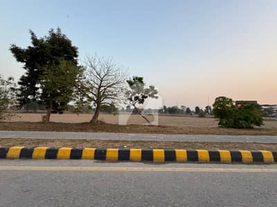 ڈی ایچ اے فیز 7 - بلاک وائے ڈی ایچ اے فیز 7,ڈی ایچ اے ڈیفینس,لاہور میں 1 کنال رہائشی پلاٹ 5.5 کروڑ میں برائے فروخت۔ ڈی ایچ اے فیز 7 - بلاک وائے ڈی ایچ اے فیز 7,ڈی ایچ اے ڈیفینس,لاہور میں 1 کنال رہائشی پلاٹ 5.5 کروڑ میں برائے فروخت۔