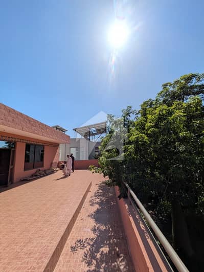 Ideally Located 1 Kanal Used House Is Up For Sale In Z Block Dha Phase 3