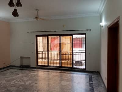 1 Kanal Separate Gate Upper Portion Is Available For Rent In Dha Phase 4 Near Nadra Office DD Block