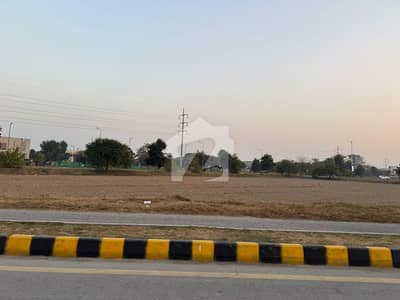 ڈی ایچ اے فیز9 پریزم - بلاک کیو ڈی ایچ اے فیز9 پریزم,ڈی ایچ اے ڈیفینس,لاہور میں 1 کنال رہائشی پلاٹ 3.25 کروڑ میں برائے فروخت۔