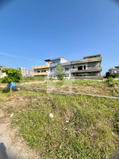 10 Marla Plot on Excellent location Block B university Town Islamabad Direct deal with owner