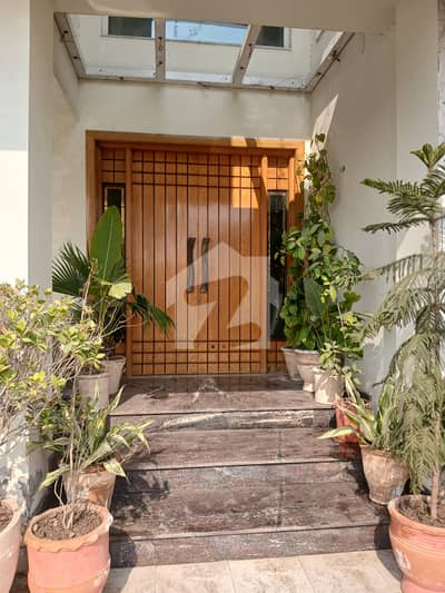 02 Kanal Owner Build Like Brand new Modern Designed House for sale Corner Proper Double Double Gate ,100% Orginal pics