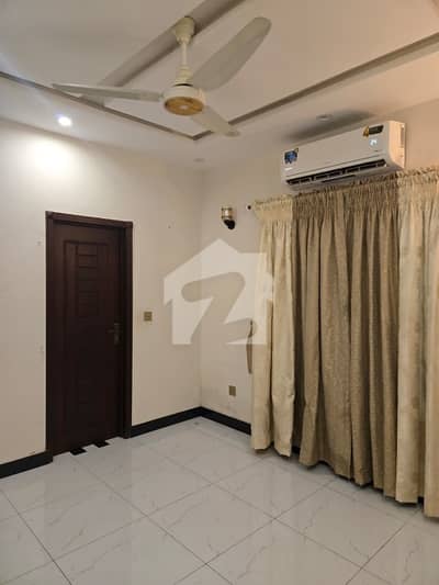 این ایف سی 1 لاہور میں 5 کمروں کا 10 مرلہ مکان 4.25 کروڑ میں برائے فروخت۔