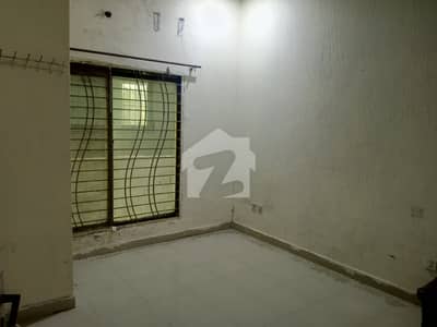 جوہر ٹاؤن لاہور میں 1 مرلہ Studio کمرہ 15.0 ہزار میں کرایہ پر دستیاب ہے۔