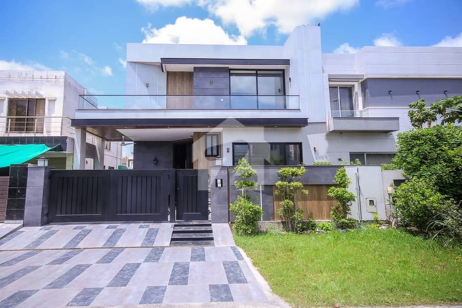 10 Marla Beautiful House | Modern Architecture & Elegant Living 10 Marla Beautiful House | Modern Architecture & Elegant Living