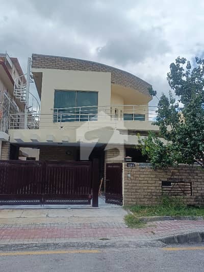 بحریہ ٹاؤن فیز 3 بحریہ ٹاؤن راولپنڈی,راولپنڈی میں 4 کمروں کا 10 مرلہ فلیٹ 1.4 لاکھ میں کرایہ پر دستیاب ہے۔