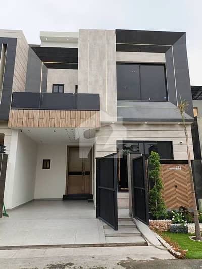5 MARLAM BRAND NEW HOUSE FOR SALE PARKVIEWCITY TULIP OVERSIES BLOCK