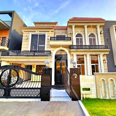 Classical 10 Marla Boulevard Category House For Sale