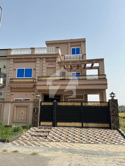 سٹی ہاؤسنگ سوسائٹی سیالکوٹ میں 5 کمروں کا 10 مرلہ مکان 3.0 کروڑ میں برائے فروخت۔