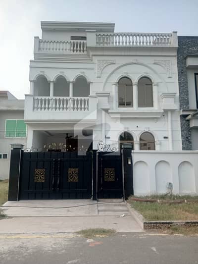 سٹی ہاؤسنگ سوسائٹی سیالکوٹ میں 4 کمروں کا 5 مرلہ مکان 1.75 کروڑ میں برائے فروخت۔ سٹی ہاؤسنگ سوسائٹی سیالکوٹ میں 4 کمروں کا 5 مرلہ مکان 1.75 کروڑ میں برائے فروخت۔