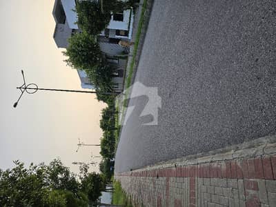 Top city 1 block B 717 gaz corner plot available for sale Top city 1 block B 717 gaz corner plot available for sale