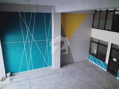 I-9 OFFICE 3500 SQ. FEET DOUBLE HEIGHTED NEAR TO METRO BUS STOP REAL PICS ATTACHED