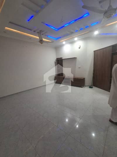 10 Marla ground portion available for rent