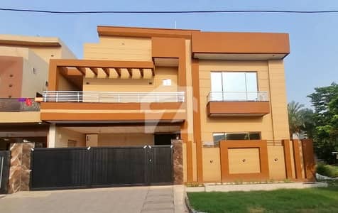 Prime Location Nasheman-e-Iqbal Phase 2 - Block B House Sized 10 Marla For sale