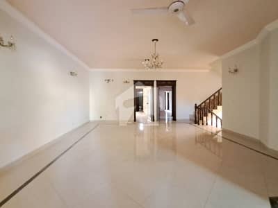 1 Kanal House Available In F-10/4 For Rent
