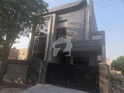 Get This Amazing 10 Marla House Available In Wapda City - Block M Get This Amazing 10 Marla House Available In Wapda City - Block M